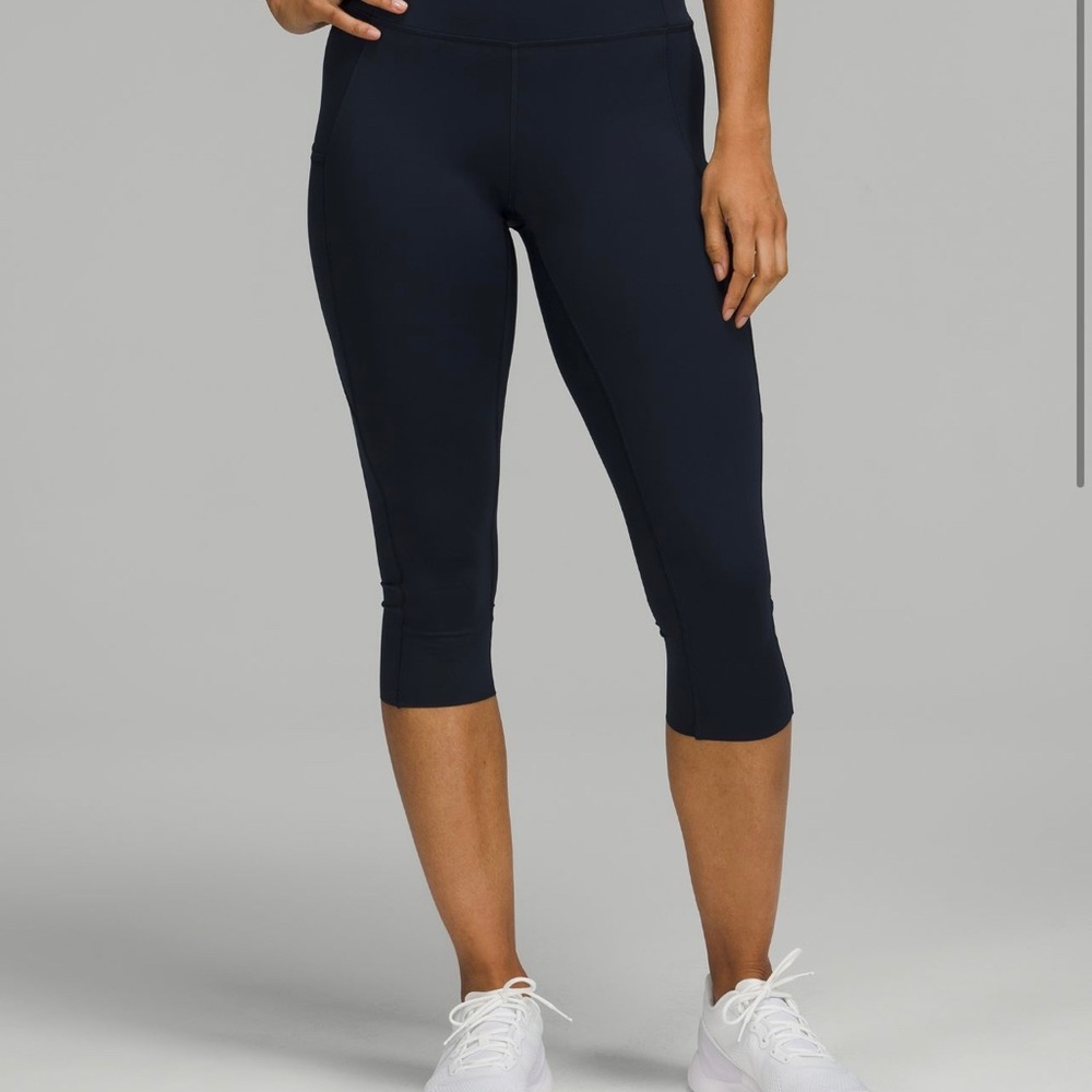 Lululemon navy cropped leggings